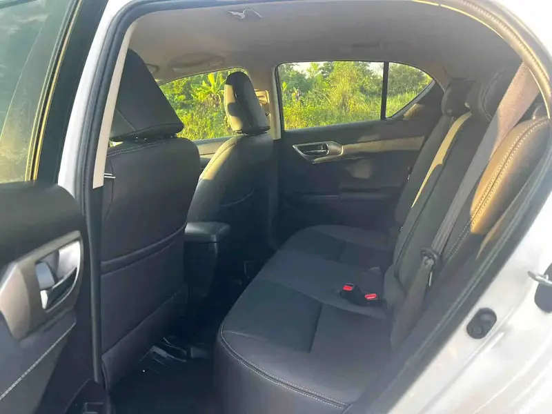 Vehicle photo 8