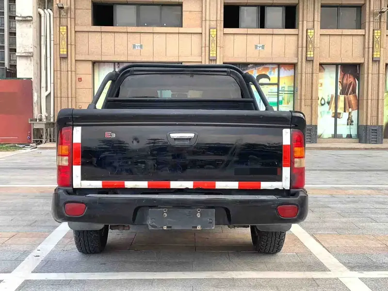 Vehicle photo 5