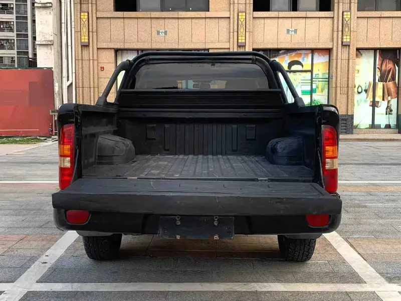 Vehicle photo 6