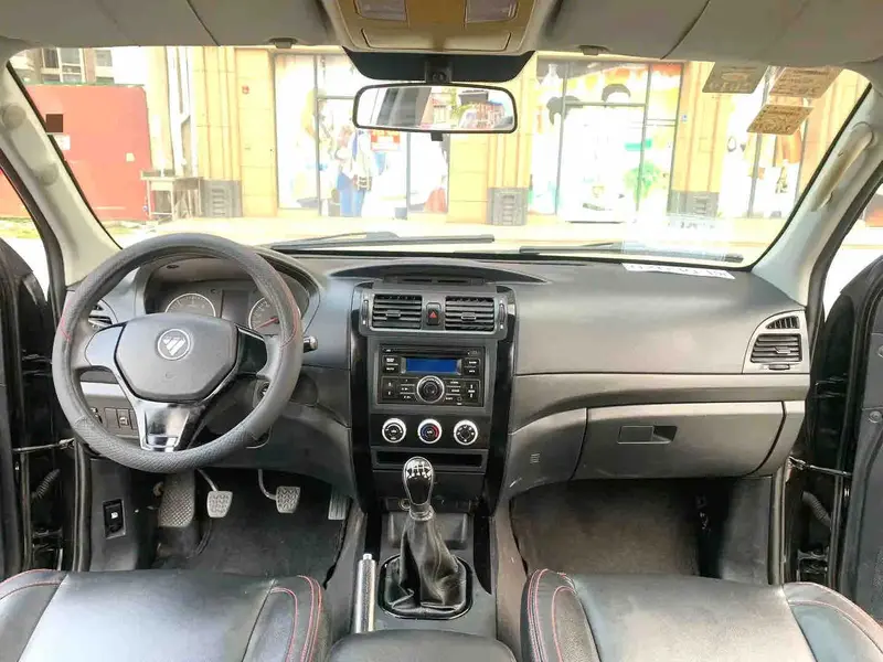 Vehicle photo 7