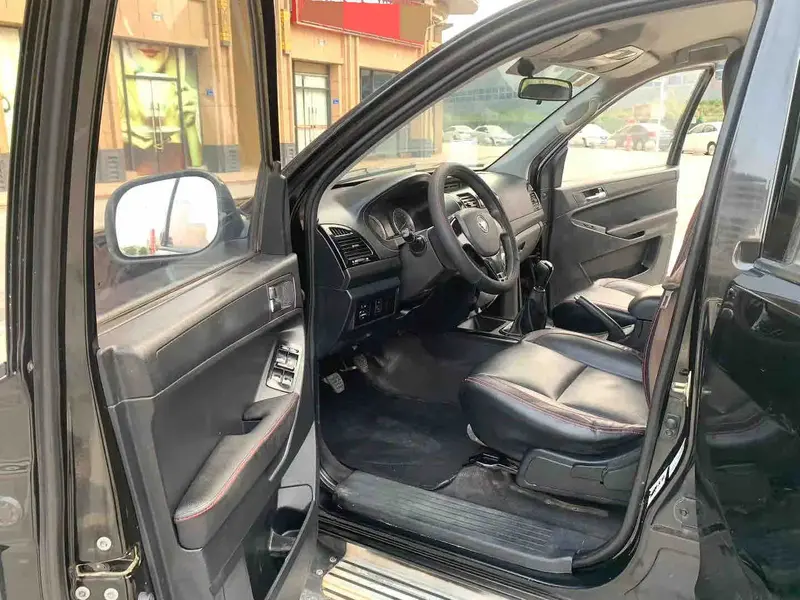 Vehicle photo 8