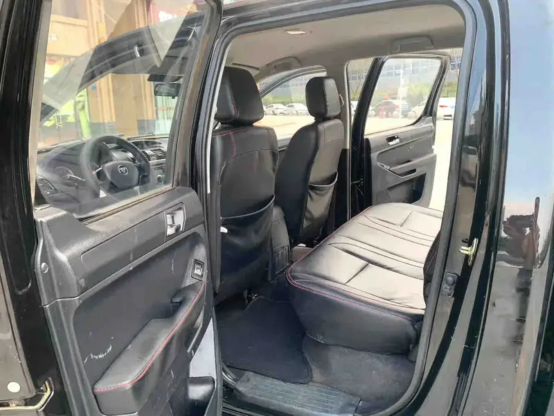 Vehicle photo 9