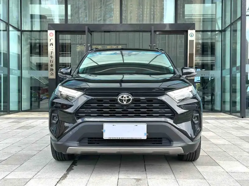 Vehicle photo 2