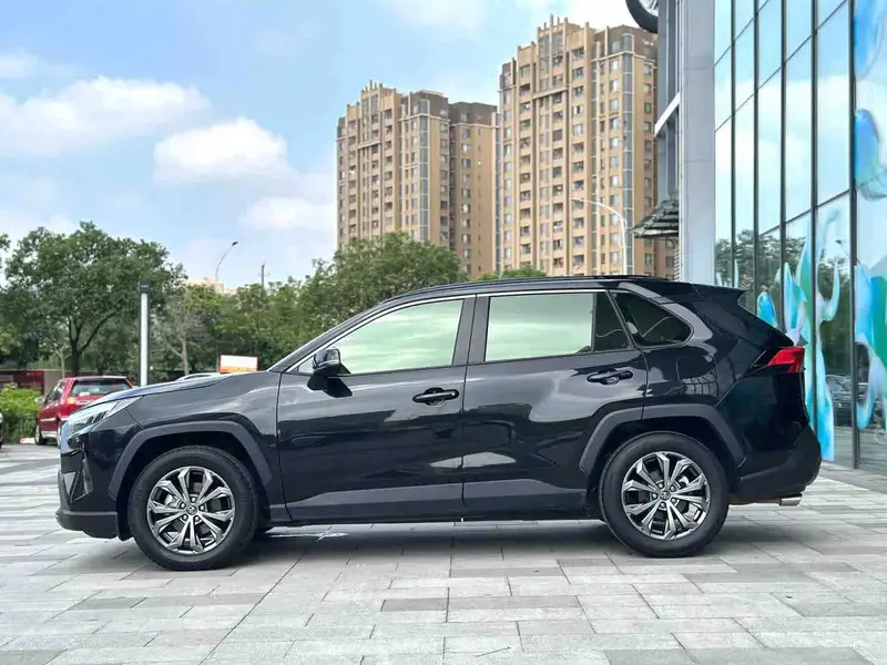 Vehicle photo 3