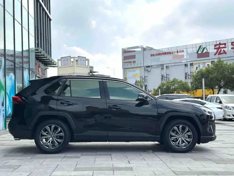 Vehicle photo 4