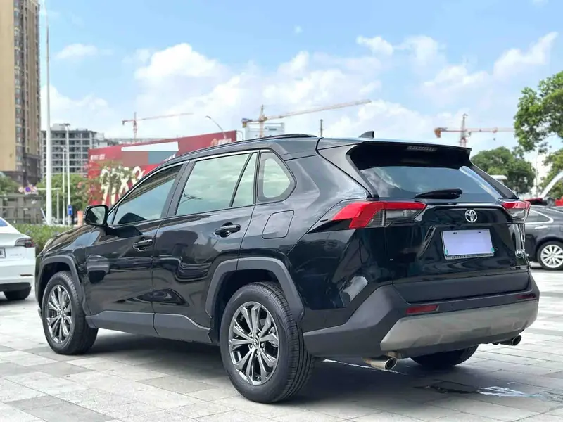 Vehicle photo 5