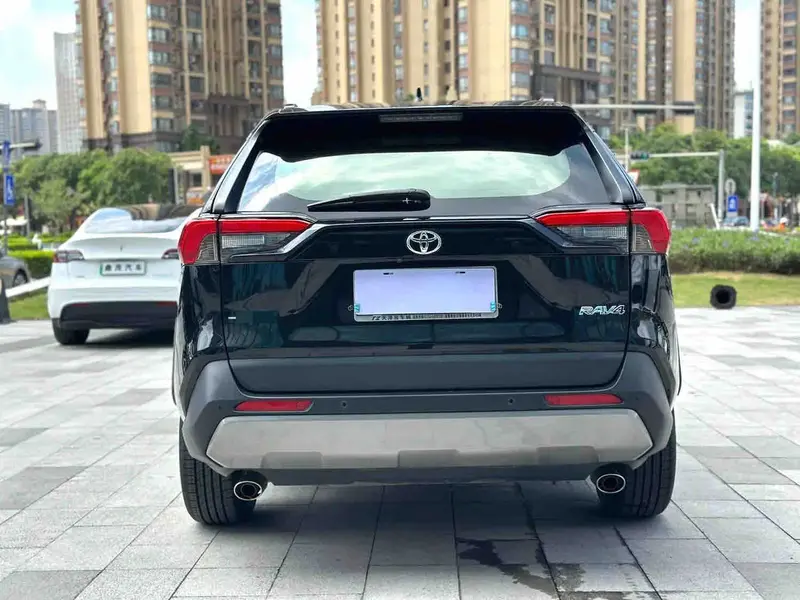 Vehicle photo 6