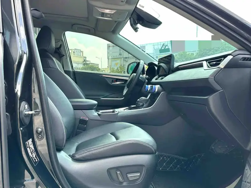 Vehicle photo 8
