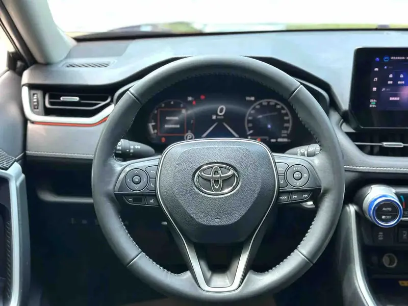 Vehicle photo 9