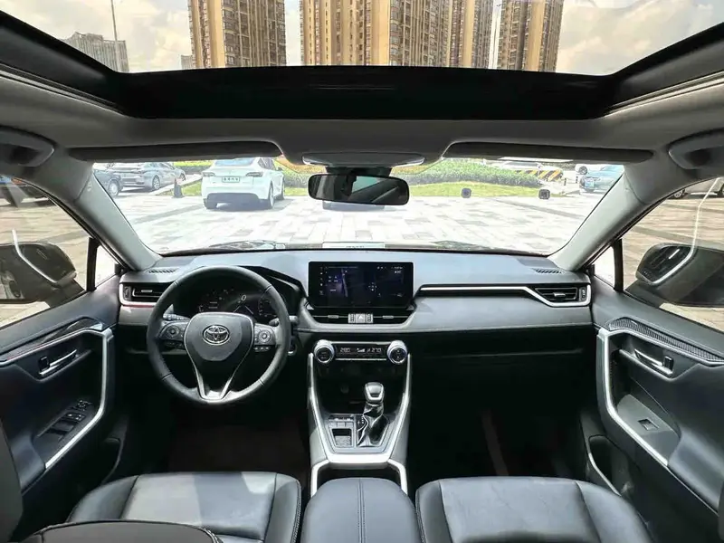 Vehicle photo 10