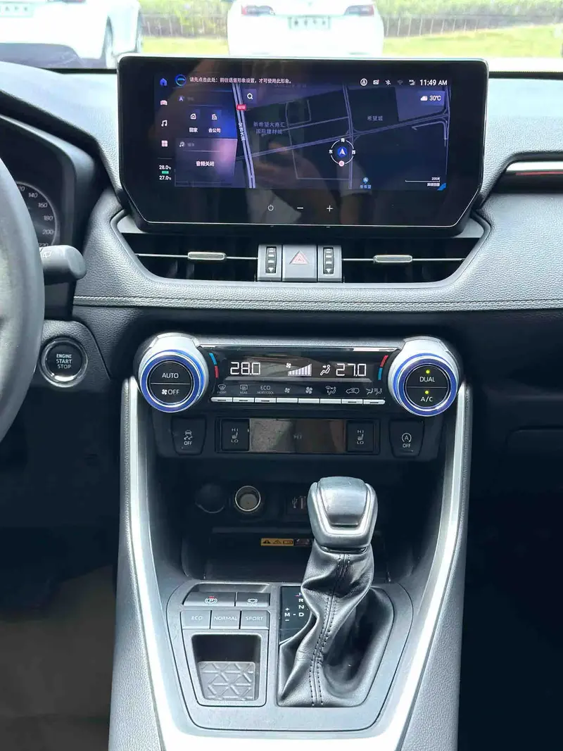 Vehicle photo 11