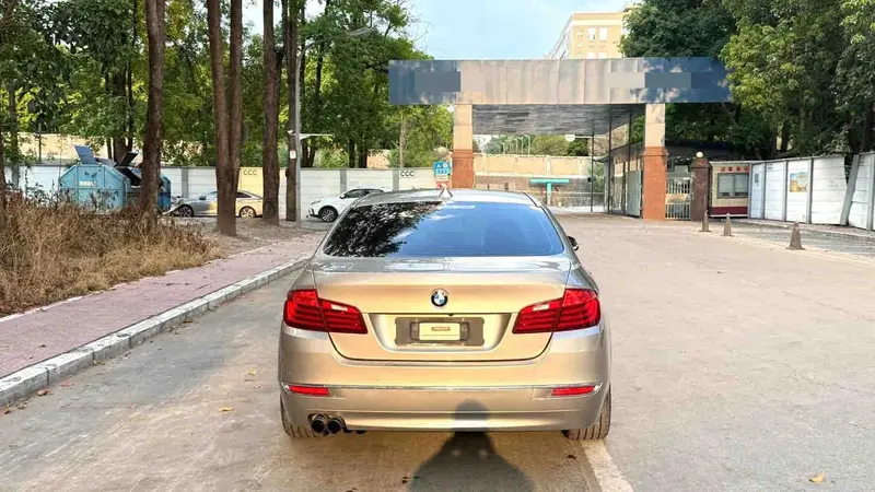 Vehicle photo 5