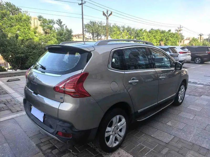 Vehicle photo 4