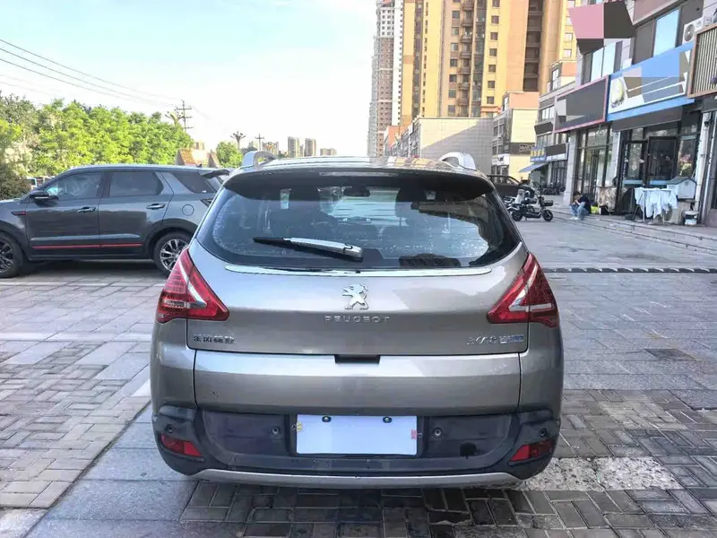 Vehicle photo 5