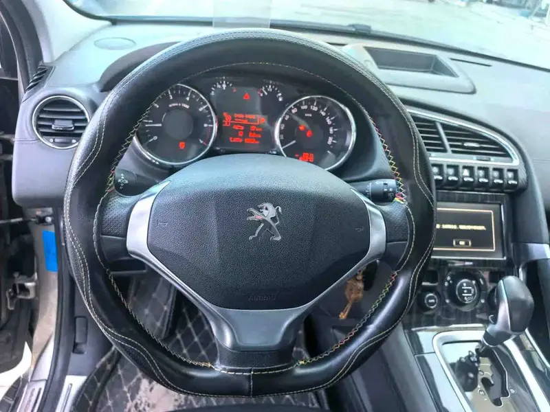 Vehicle photo 7