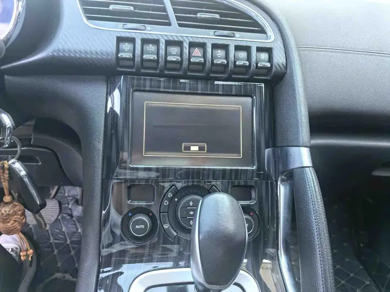Vehicle photo 8