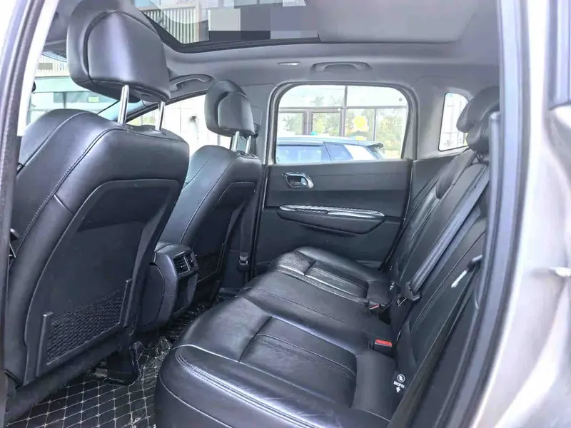Vehicle photo 11