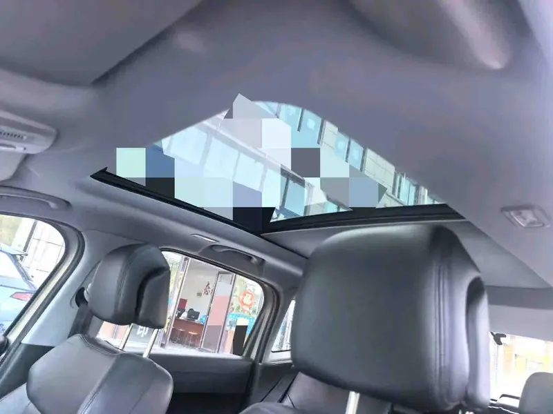 Vehicle photo 12