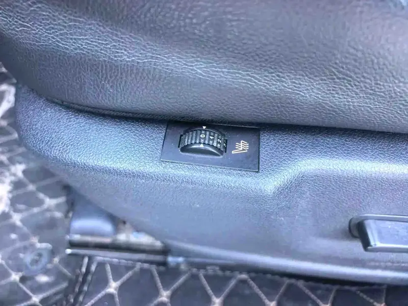Vehicle photo 13