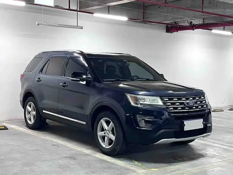 Vehicle photo 2
