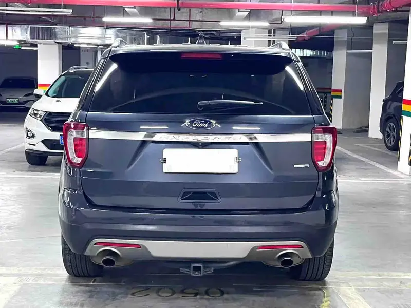 Vehicle photo 4
