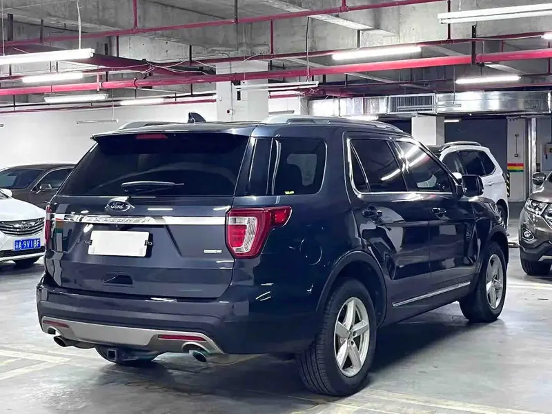 Vehicle photo 5