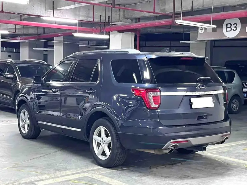 Vehicle photo 6
