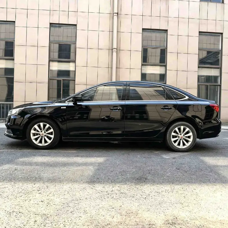 Vehicle photo 4