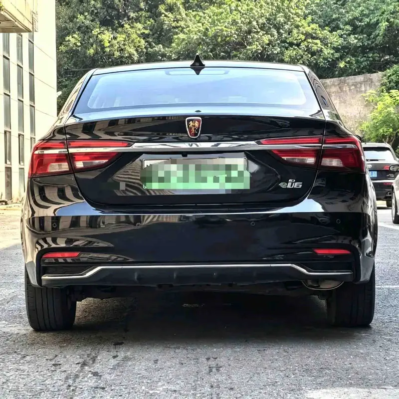 Vehicle photo 5