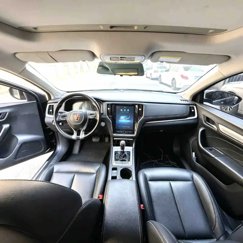 Vehicle photo 6