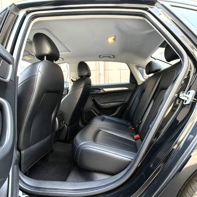 Vehicle photo 8