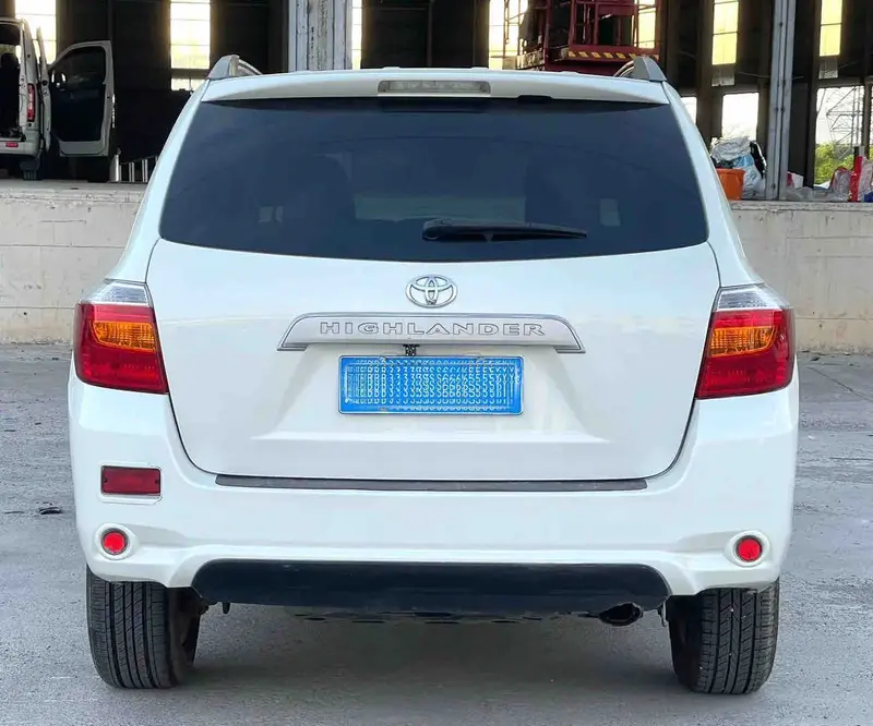 Vehicle photo 2