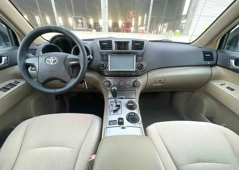Vehicle photo 3
