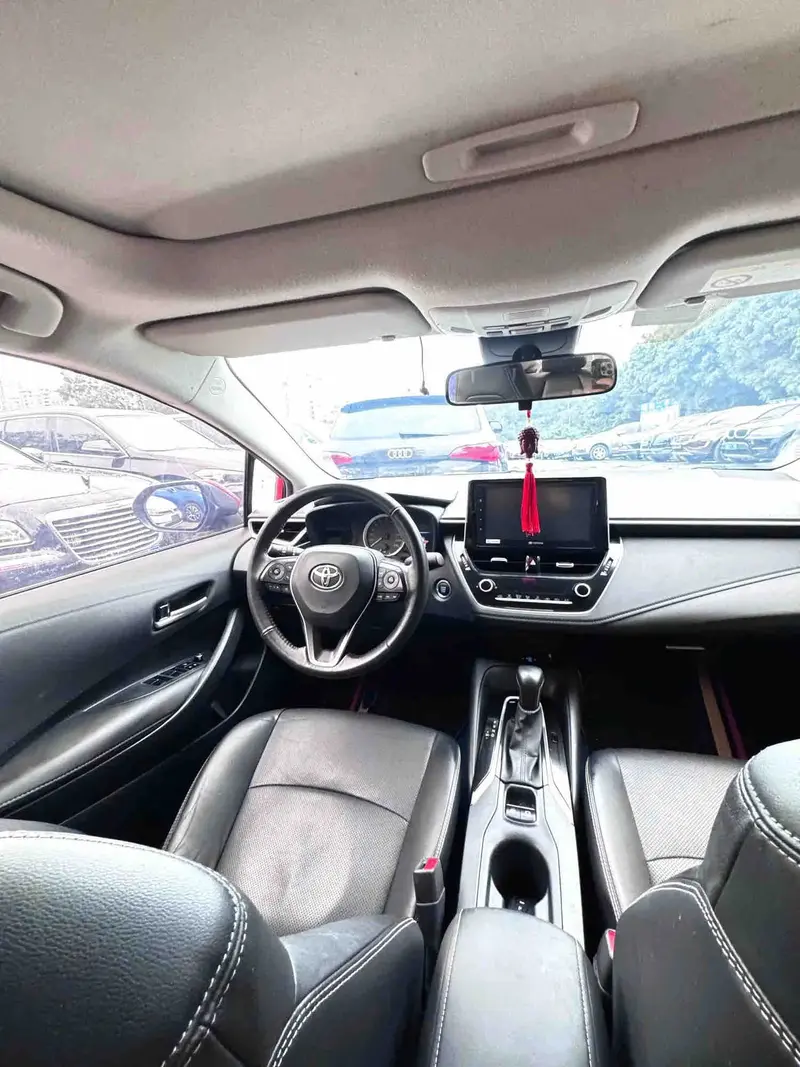 Vehicle photo 4