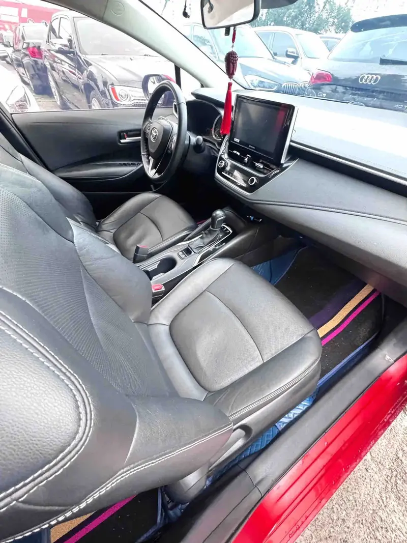 Vehicle photo 5