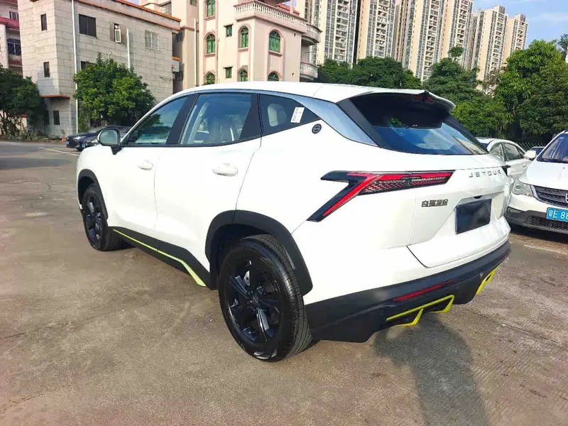 Vehicle photo 4