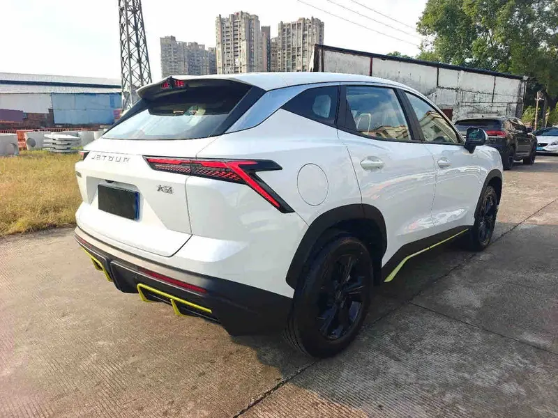 Vehicle photo 5