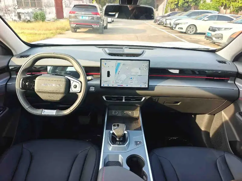 Vehicle photo 7