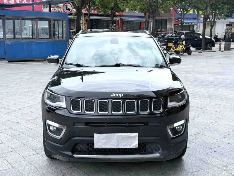 Vehicle photo 2