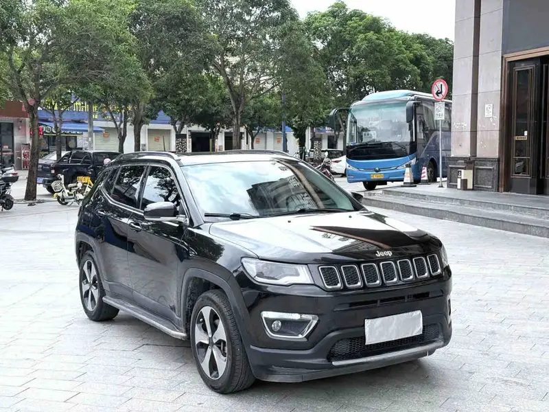 Vehicle photo 3