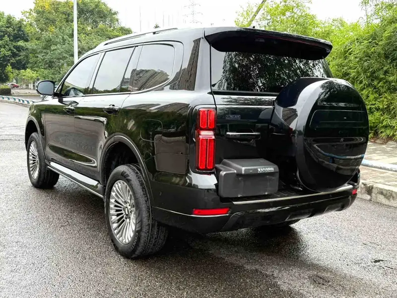 Vehicle photo 6