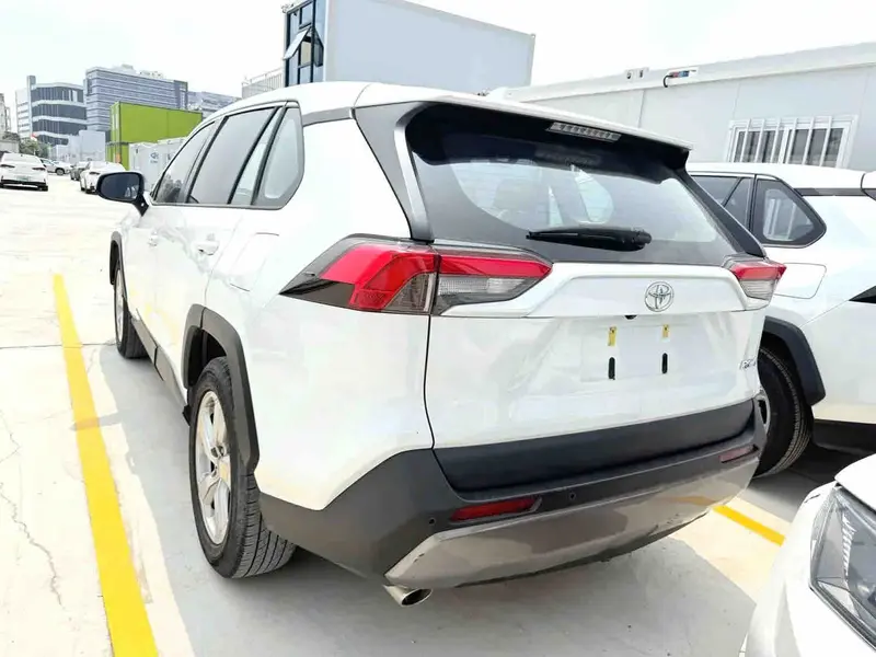 Vehicle photo 2