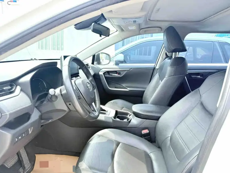 Vehicle photo 3