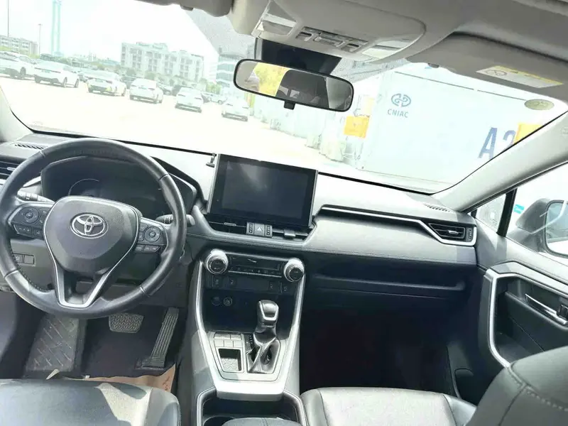 Vehicle photo 4