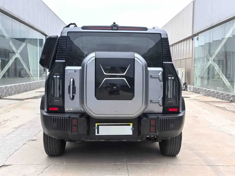 Vehicle photo 6