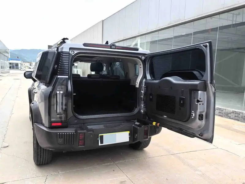 Vehicle photo 7