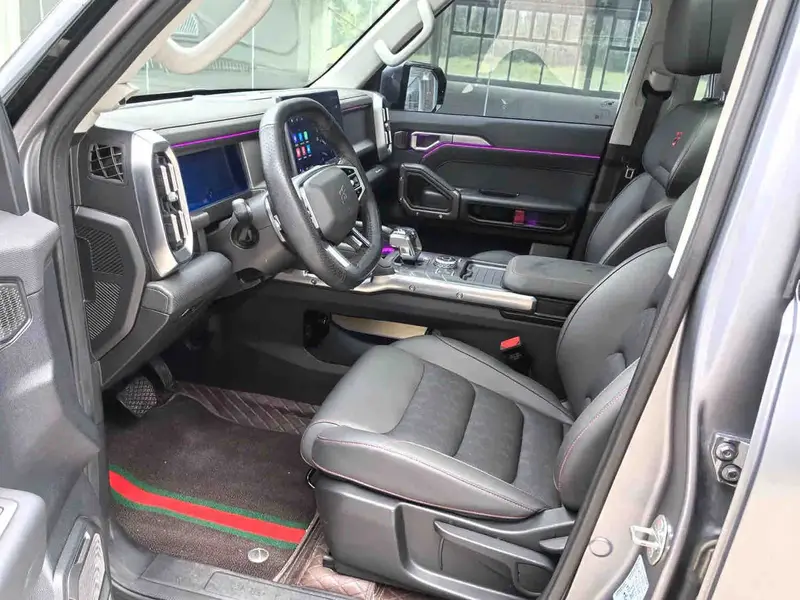 Vehicle photo 8