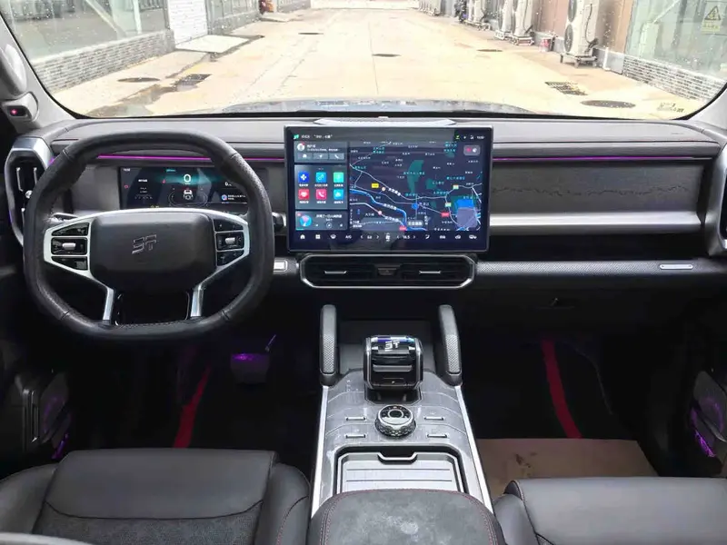 Vehicle photo 9