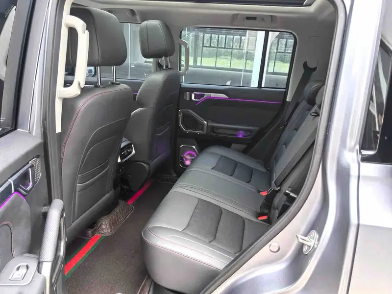 Vehicle photo 13
