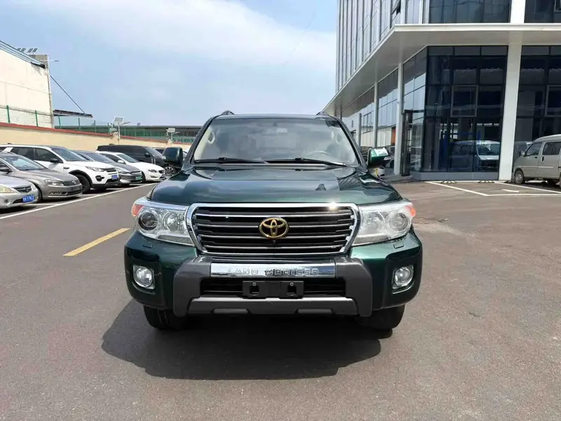 Vehicle photo 2